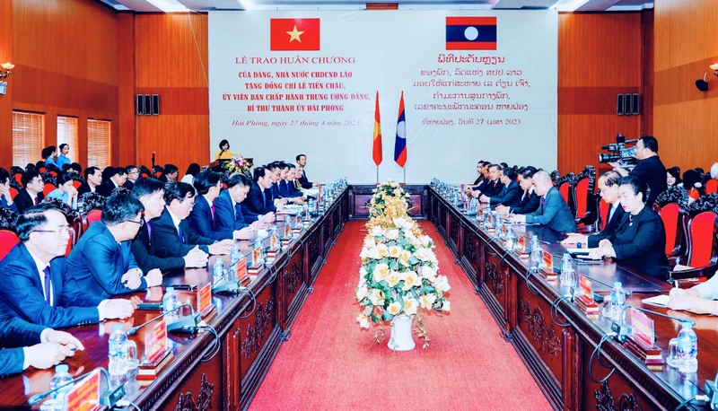 Quang cảnh làm việc giữa Đoàn đại biểu cấp cao Ủy ban Trung ương Mặt trận Lào xây dựng đất nước với lãnh đạo thành phố Hải Phòng.