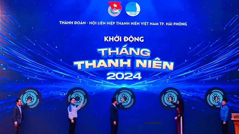 Các đại biểu nhấn nút khởi động Tháng Thanh niên năm 2024" tại Hải Phòng.