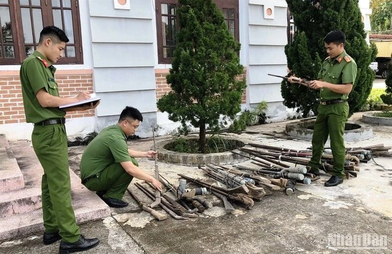 Thời gian qua, người dân Đắk Nông đã tự giác đến cơ quan công an giao nộp hàng trăm vũ khí, vật liệu nổ, công cụ hỗ trợ các loại.