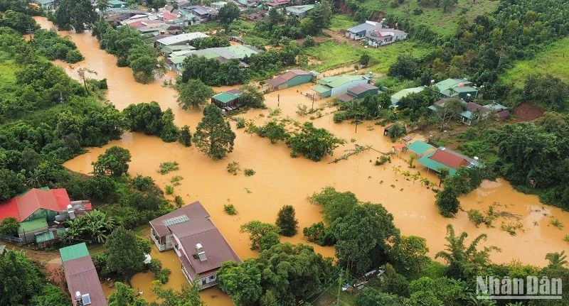 Mưa lũ kéo dài khiến nhiều vùng tại Đắk Nông bị ngập sâu trong nước.