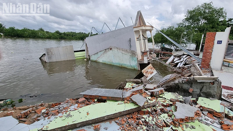 Điểm sạt lở ở chợ xã Tích Thiện, huyện Trà Ôn làm nhiều căn nhà chìm xuống sông Hậu vào ngày 12/6 vừa qua. 