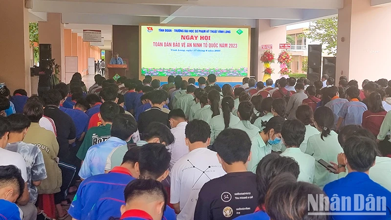 Đông đảo sinh viên tham gia Ngày hội toàn dân bảo vệ an ninh Tổ quốc được tổ chức tại Trường đại học Sư phạm kỹ thuật Vĩnh Long.