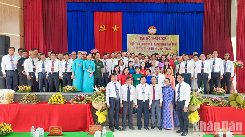Đại hội đại biểu Mặt trận Tổ quốc huyện Bình Tân ra mắt Ban Chấp hành mới, nhiệm kỳ 2024-2029. 