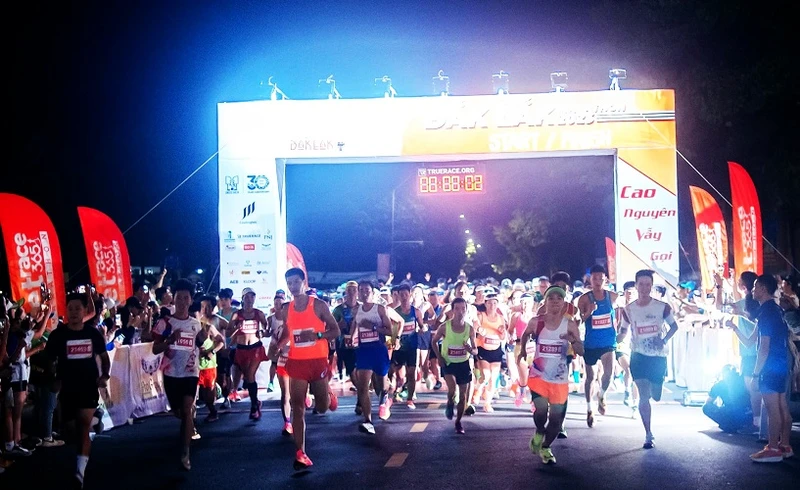 Các vận động viên tham gia giải Đắk Lắk Marathon 2023