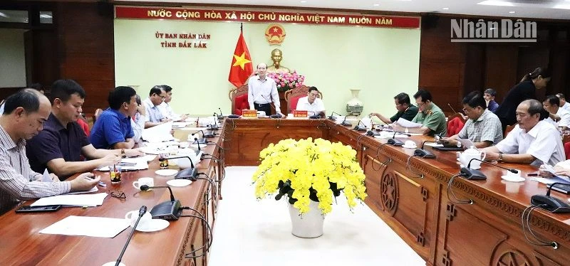 Chủ tịch Ủy ban nhân dân tỉnh Đắk Lắk Phạm Ngọc Nghị phát biểu tại cuộc họp.