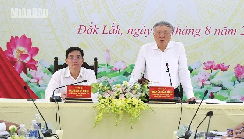 Chánh án Tòa án Nhân dân Tối cao Nguyễn Hòa Bình phát biểu tại buổi làm việc.