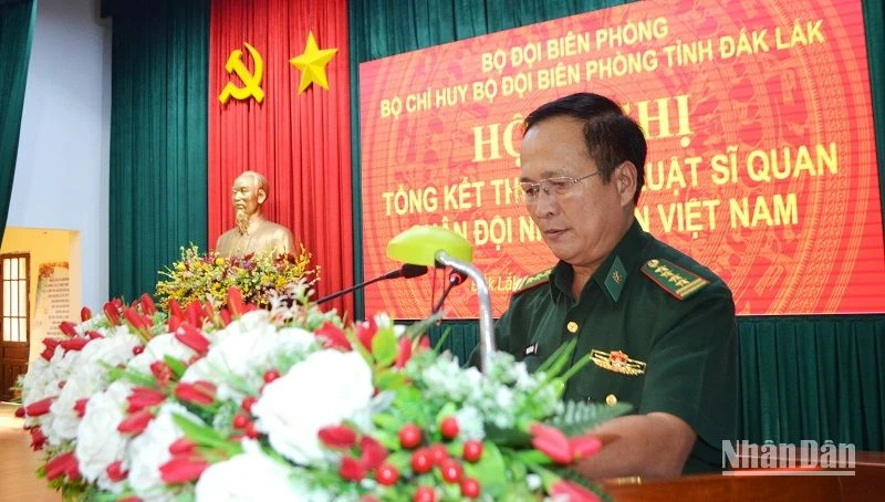 Đại tá Phạm Hữu Chiến, Bí thư Đảng ủy, Chính ủy Bộ đội Biên phòng tỉnh Đắk Lắk phát biểu tại Hội nghị.