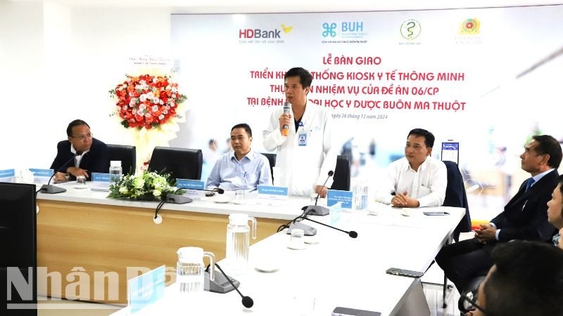 Bác sĩ Chuyên khoa II Võ Minh Thành, Giám đốc Bệnh viện Đại học Y Dược Buôn Ma Thuột phát biểu tại buổi lễ.