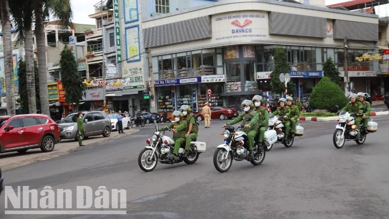 Lực lượng Công an tỉnh Đắk Lắk tuần tra bảo đảm an ninh trật tự trong dịp Tết Nguyên đán Ất Tỵ 2025.