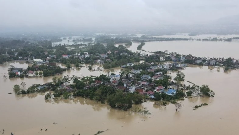 Ngập úng khu vực ngoại thành Hà Nội. 