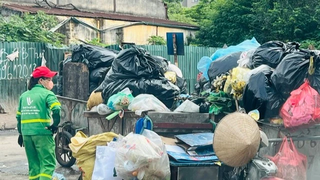 Đổi mới công tác thu gom rác thải. 