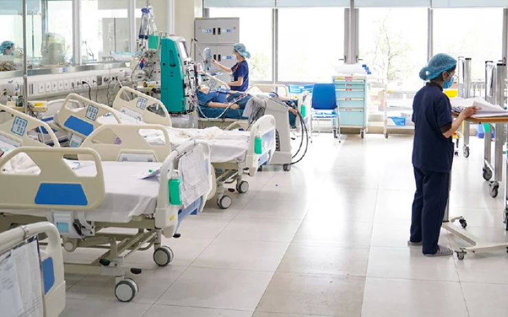 Trẻ em mắc các bệnh về hô hấp điều trị tại Bệnh viện Nhi Trung ương. 