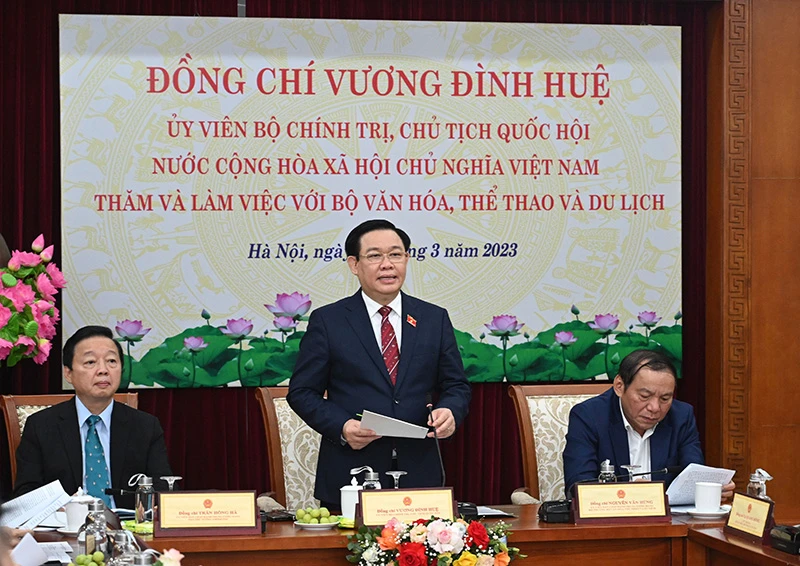 Chủ tịch Quốc hội Vương Đình Huệ phát biểu tại buổi làm việc với Bộ Văn hóa, Thể thao và Du lịch. (Ảnh DUY LINH)