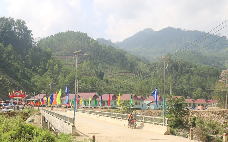 Quảng Nam luôn gắn công tác sắp xếp dân cư và xóa nhà tạm với Chương trình mục tiêu quốc gia giảm nghèo bền vững. Trong ảnh: Khu dân cư Bằng La, xã Trà Leng, huyện Nam Trà My (Quảng Nam).