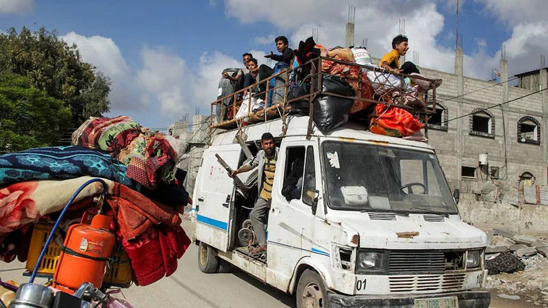 Nhiều người dân tại Gaza buộc phải sơ tán do xung đột. (Ảnh REUTERS)