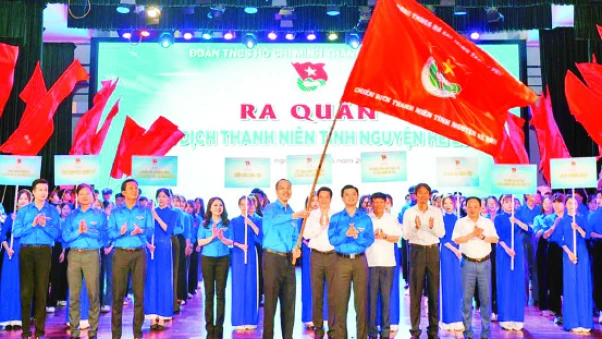Lễ ra quân chiến dịch thanh niên tình nguyện hè 2024 của sinh viên Thủ đô. (Ảnh Minh Đức)