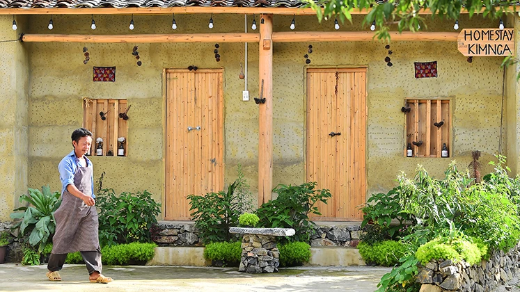 Người dân làng văn hóa du lịch cộng đồng Lô Lô Chải (xã Lũng Cú, huyện Đồng Văn) phát triển du lịch dựa vào bảo tồn, phát huy bản sắc văn hóa dân tộc. (Ảnh MỸ HÀ)