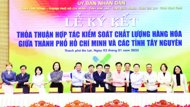 Đại diện ngành nông nghiệp các tỉnh Tây Nguyên ký kết thỏa thuận hợp tác kiểm soát chất lượng hàng hóa với các đơn vị phân phối Thành phố Hồ Chí Minh.