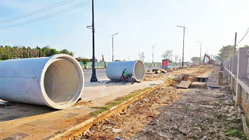 “Dân vận khéo” góp phần vận động được hàng trăm hộ gia đình bàn giao mặt bằng để thực hiện các dự án chỉnh trang đô thị, bảo đảm tiến độ các dự án.