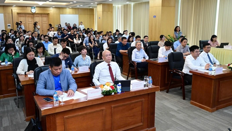 Các đại biểu tham dự hội thảo.