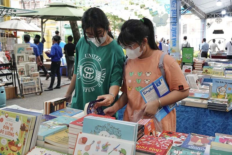 Các bạn nhỏ tại Hội sách thiếu nhi Thành phố Hồ Chí Minh lần IV.