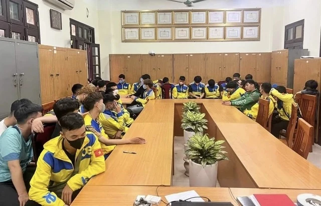 Các tài xế xe ôm công nghệ bị triệu tập để phục vụ công tác điều tra. Ảnh: CAND