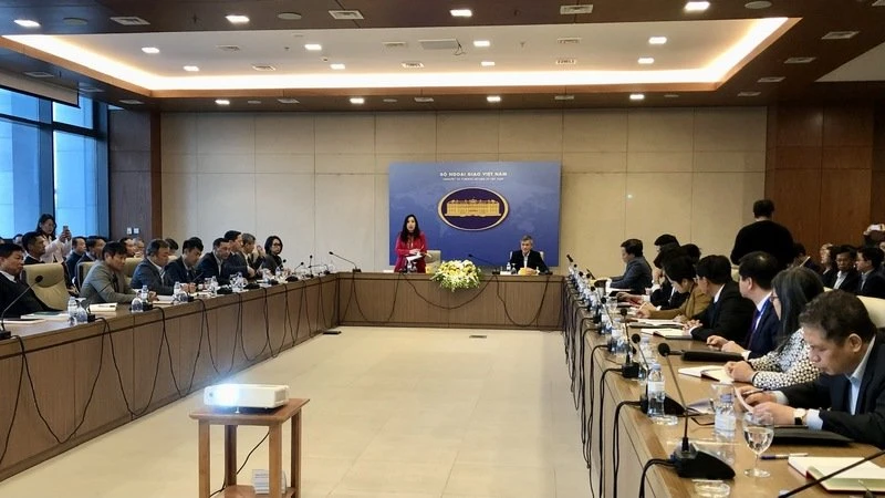 Thứ trưởng Ngoại giao Lê Thị Thu Hằng phát biểu tại Phiên họp.