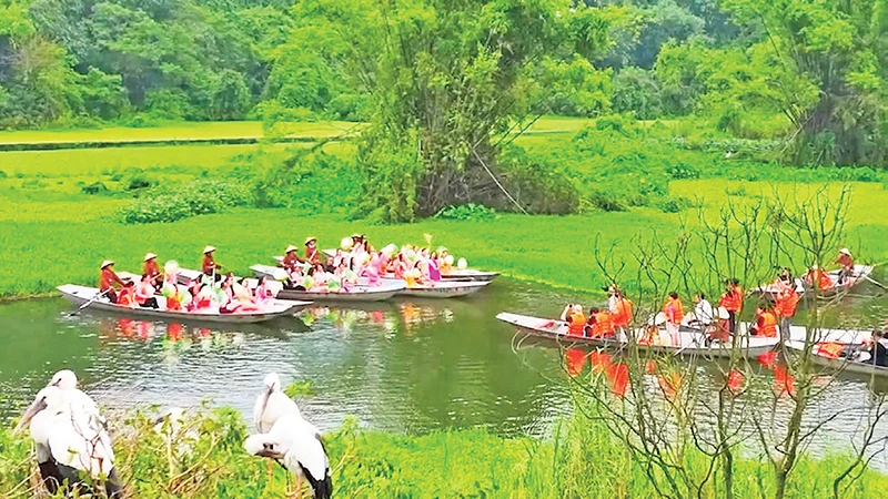 Khu du lịch sinh thái Thung Nham, Ninh Bình luôn sáng tạo các chương trình trải nghiệm cho du khách.