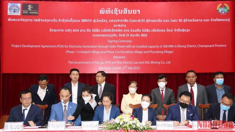 Lễ ký kết Hợp đồng phát triển dự án (Ảnh: XUÂN SƠN)