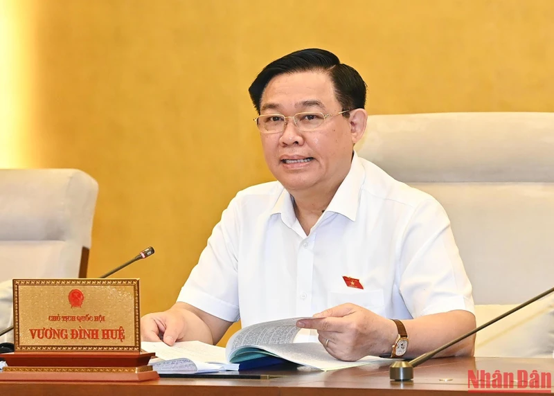 Chủ tịch Quốc hội Vương Đình Huệ phát biểu tại phiên họp. (Ảnh: DUY LINH) 