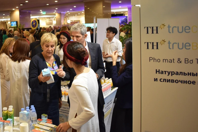 Sản phẩm TH true MILK được nhiều người Nga biết đến kể từ khi dự án Chăn nuôi bò sữa và chế biến sữa tổng vốn đầu tư 2,7 tỷ USD của TH triển khai tại Nga.