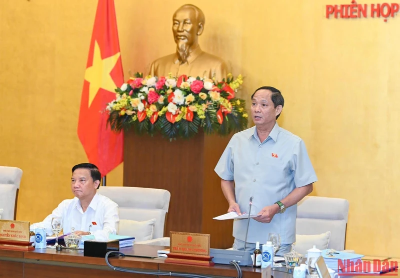 Phó Chủ tịch Quốc hội Trần Quang Phương điều hành phiên họp Ủy ban Thường vụ Quốc hội sáng 14/9. (Ảnh: DUY LINH)