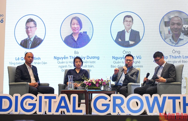 Các diễn giả tham gia Phiên thảo luận về chủ đề “Đổi mới mô hình kinh doanh báo chí trong bối cảnh chuyển đổi số”.