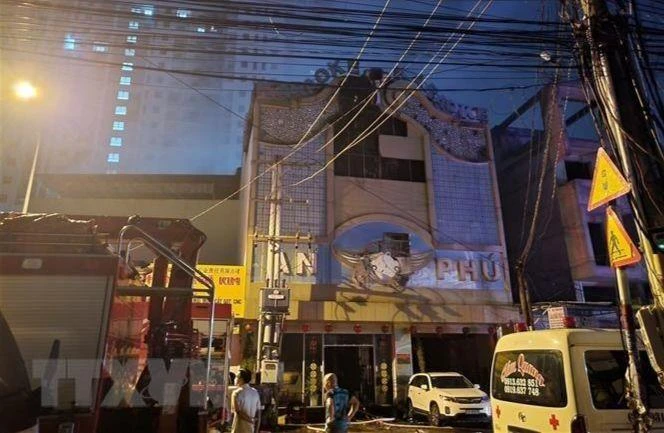 Hiện trường vụ cháy tại Karaoke An Phú. (Ảnh: TTXVN)