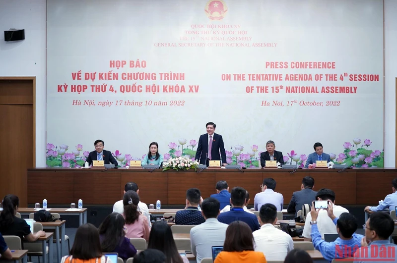 Quang cảnh buổi họp báo về dự kiến chương trình Kỳ họp thứ 4, Quốc hội khóa XV chiều 17/10.