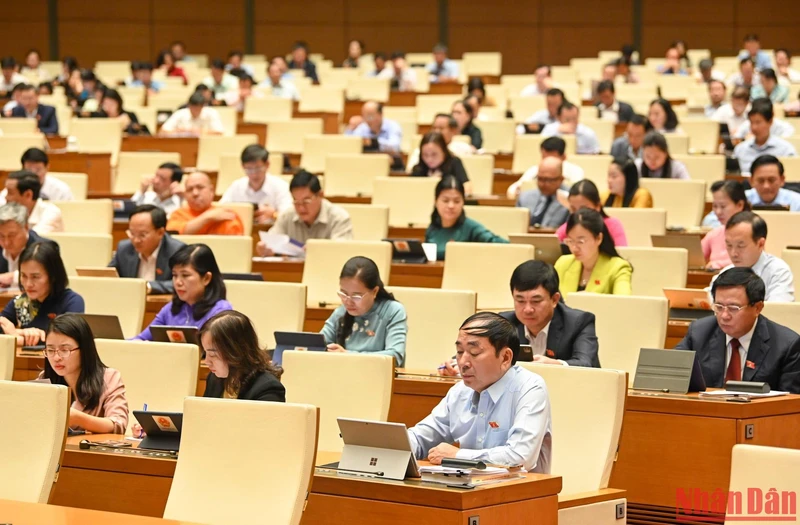 Các đại biểu Quốc hội tham dự phiên thảo luận ở hội trường về dự án Luật Phòng, chống rửa tiền (sửa đổi) ngày 1/11. (Ảnh: DUY LINH)