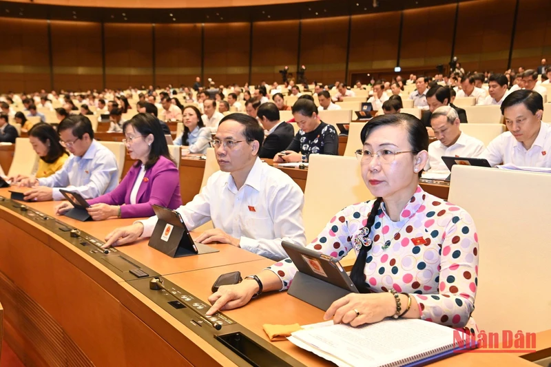 Quốc hội biểu quyết thông qua Luật Thanh tra (sửa đổi) trong phiên họp sáng 14/11. (Ảnh: ĐĂNG KHOA)