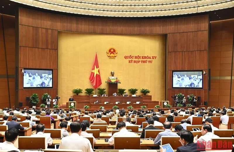 Quang cảnh một phiên thảo luận ở hội trường tại Kỳ họp thứ 4, Quốc hội khóa XV. (Ảnh: ĐĂNG KHOA)