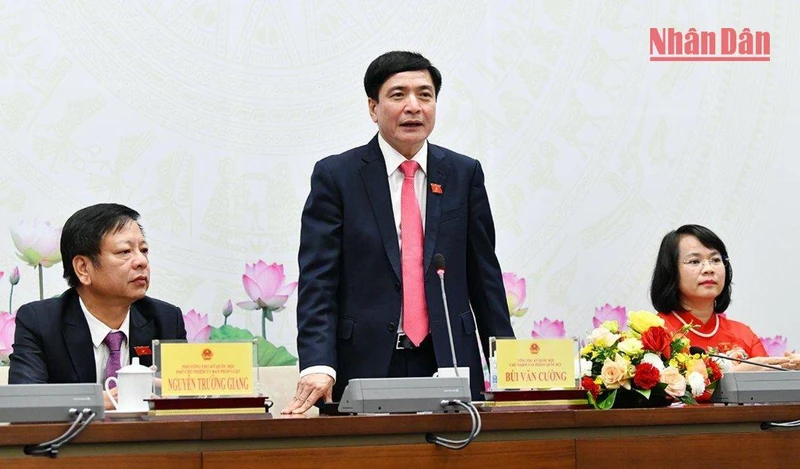 Tổng Thư ký Quốc hội, Chủ nhiệm Văn phòng Quốc hội Bùi Văn Cường chủ trì Họp báo công bố kết quả Kỳ họp thứ 4, Quốc hội khóa XV chiều 15/11. (Ảnh: THỦY NGUYÊN)