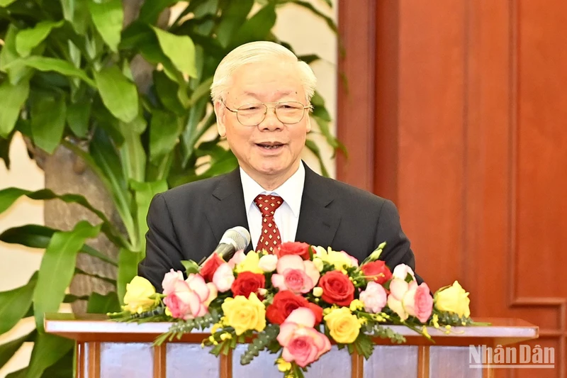 Tổng Bí thư Nguyễn Phú Trọng nói chuyện thân mật với các đại biểu dự Hội nghị biểu dương Chủ tịch Mặt trận Tổ quốc cấp xã và Trưởng ban Công tác Mặt trận tiêu biểu toàn quốc. (Ảnh: ĐĂNG KHOA)