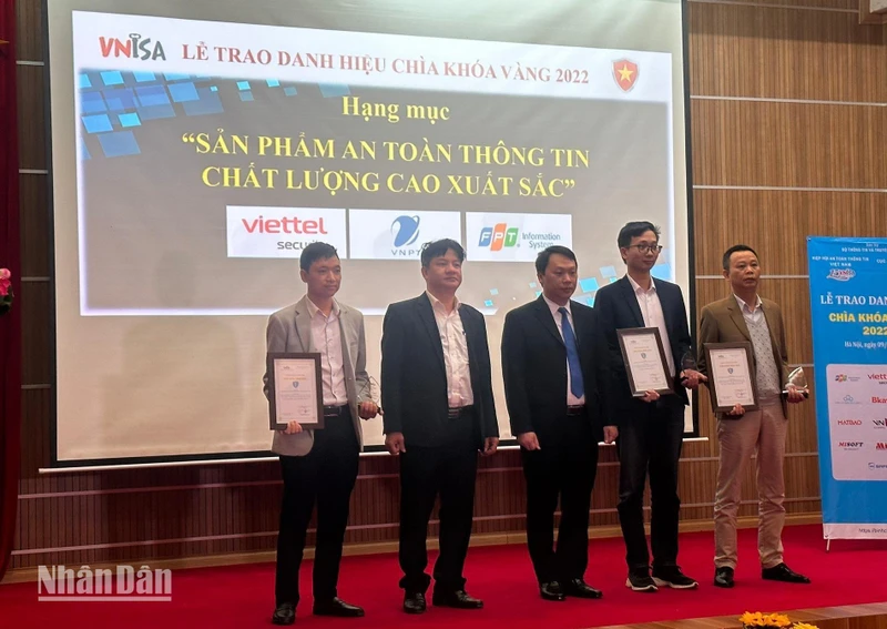 Trao danh hiệu Chìa khóa vàng ở hạng mục "Sản phẩm an toàn thông tin chất lượng cao xuất sắc". 