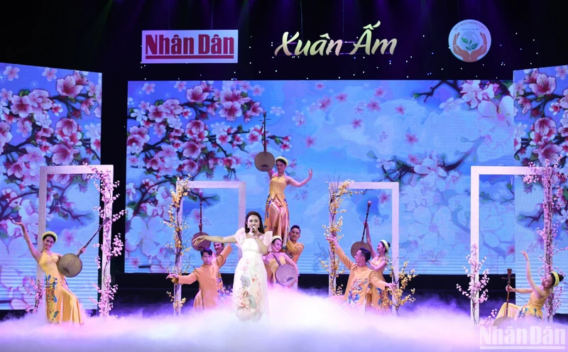 “Xuân ấm 2023” lan tỏa thông điệp sẻ chia, yêu thương, chung tay vì người nghèo. (Ảnh: THÀNH ĐẠT)