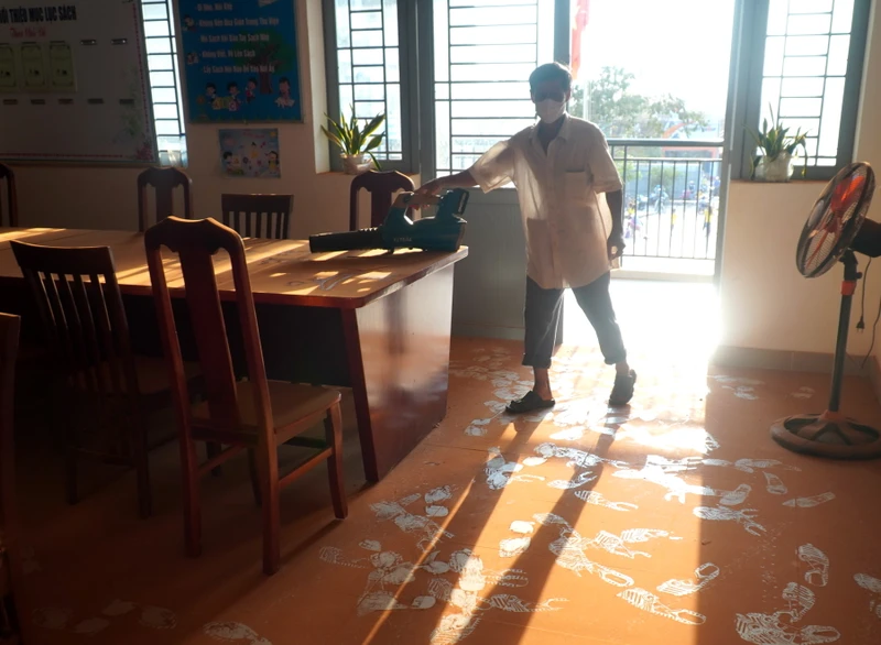 Bụi từ công trường sân bay Long Thành phát tán vào Trường tiểu học Bình Sơn.
