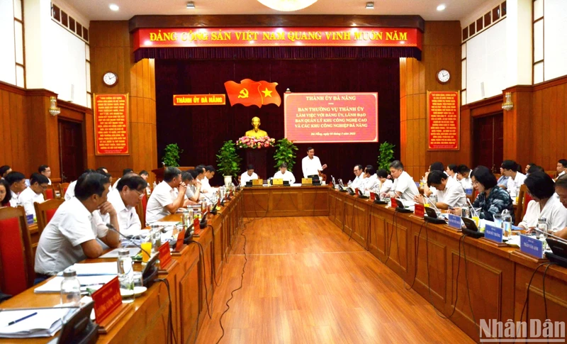 Quang cảnh buổi làm việc.
