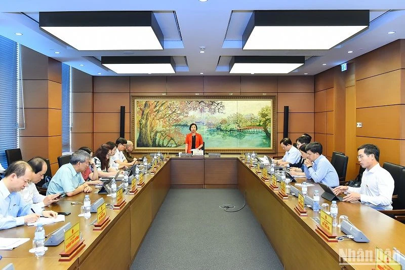 Quang cảnh phiên thảo luận ở tổ Hà Nội chiều 30/5. (Ảnh: THỦY NGUYÊN)