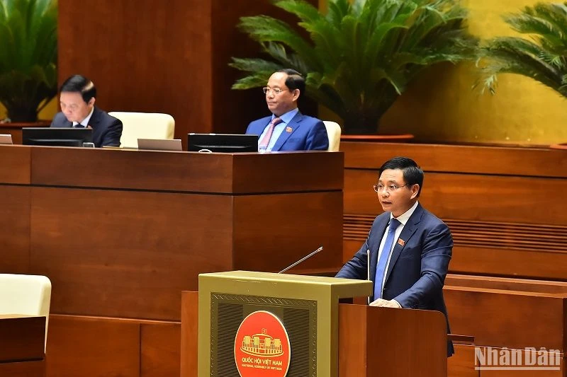 Bộ trưởng Giao thông vận tải Nguyễn Văn Thắng phát biểu trong phiên chất vấn chiều 7/6. (Ảnh: THỦY NGUYÊN)