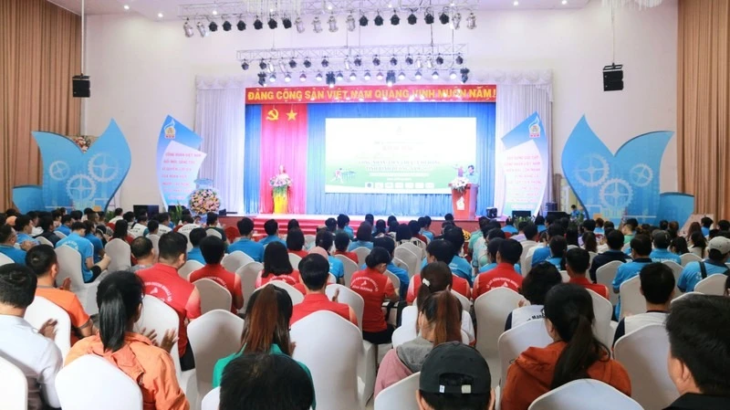 Các vận động viên dự khai mạc giải. 