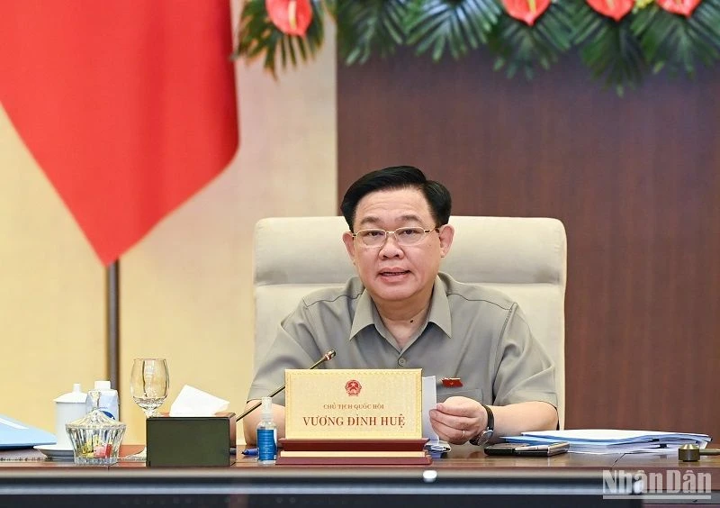 Chủ tịch Quốc hội Vương Đình Huệ phát biểu tại phiên thảo luận chiều 18/8. (Ảnh: DUY LINH)