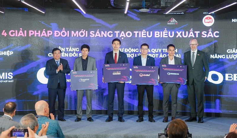 Vinh danh các giải pháp đổi mới sáng tạo xuất sắc nhất.