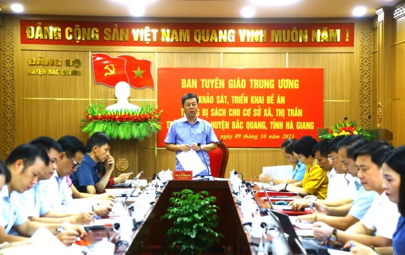PGS, TS Vũ Trọng Lâm, Giám đốc - Tổng Biên tập Nhà xuất bản Chính trị quốc gia Sự thật phát biểu trong buổi làm việc giữa Đoàn công tác và Huyện ủy Bắc Quang, ngày 9/10/2023.